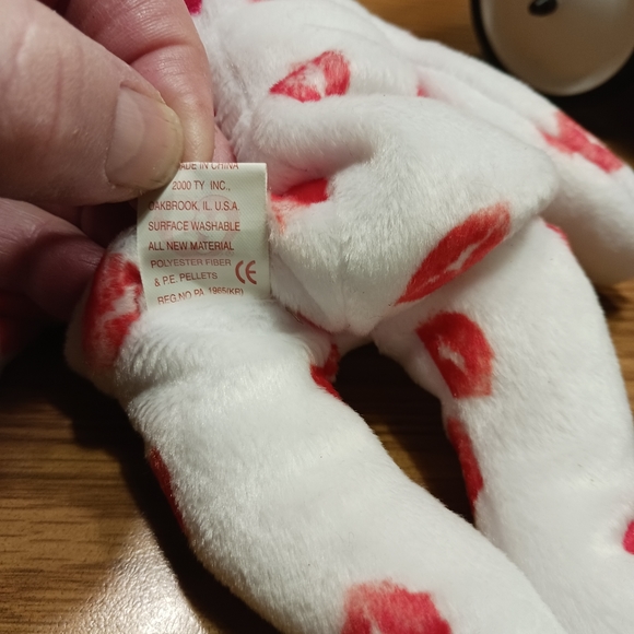 Smooth the Kisses Beanie Babie Bear - Picture 4 of 15